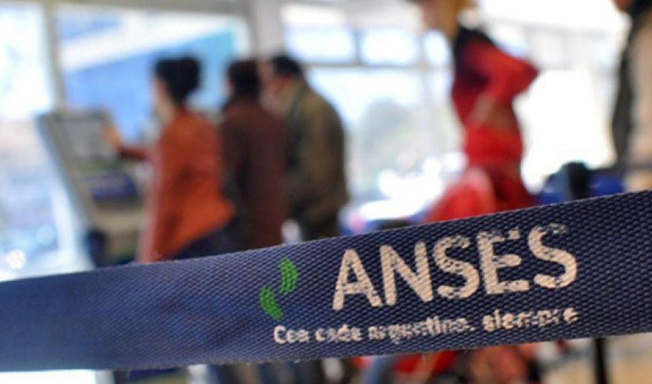Continuacutea el pago a los beneficiarios de Anses