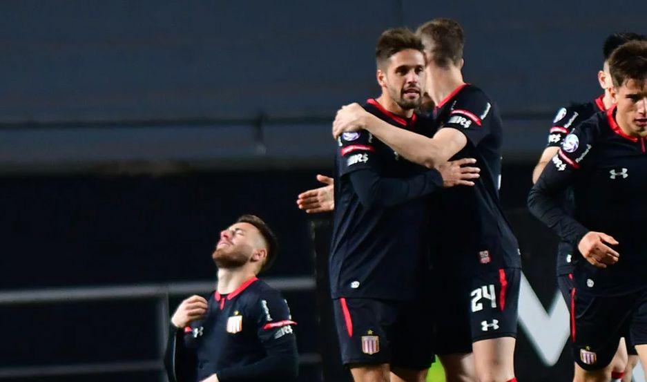 Estudiantes goleoacute a Independiente en el Ciudad de La Plata