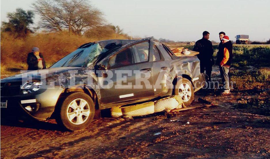 Vuelcan con su camioneta sobre Ruta 34 y se salvan milagrosamente
