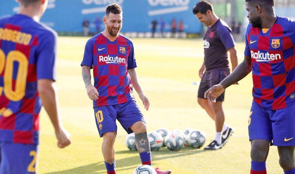 Messi se sumoacute al plantel y podriacutea volver ante el Betis