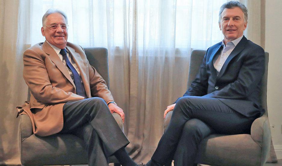 Macri y Fernaacutendez se veraacuten en seminario sobre democracia