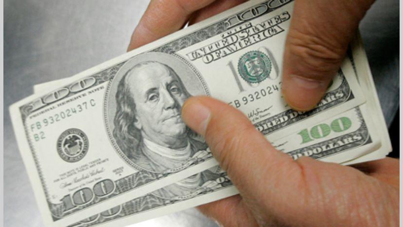 El BCRA contiene al doacutelar que cotiza a 57 en los bancos