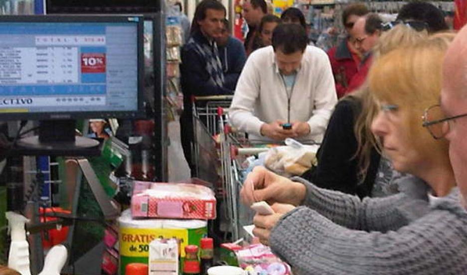 Para no ser pobre una familia tipo necesitoacute ingresos por 3193444