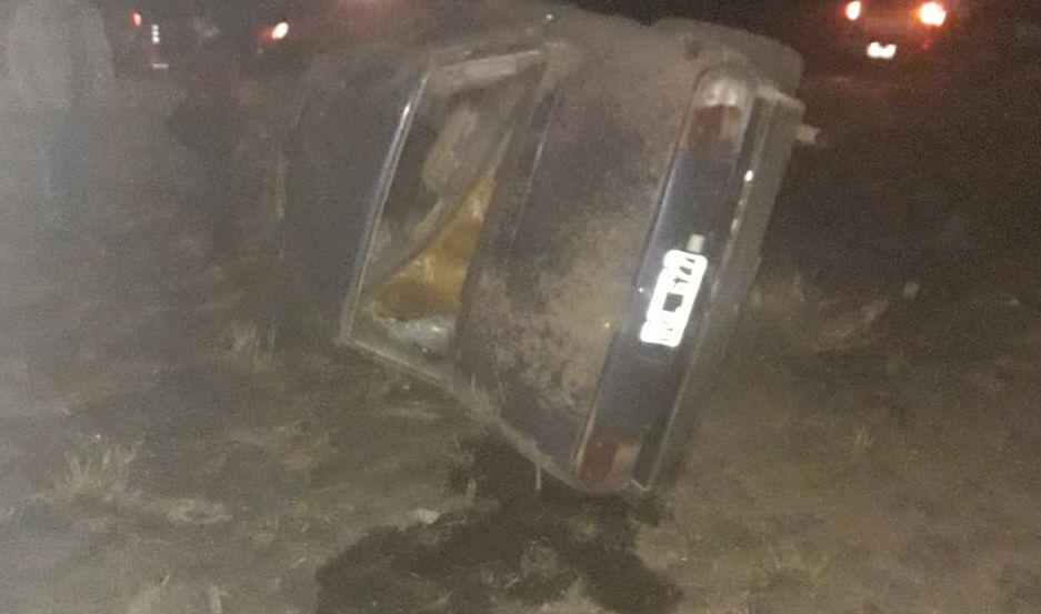 Camioacuten provoca vuelco de automoacutevil antes de arribar a Friacuteas y hay un herido delicado