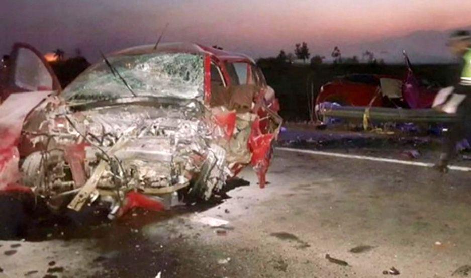 Cuatro muertos al chocar dos autos en Tucumaacuten