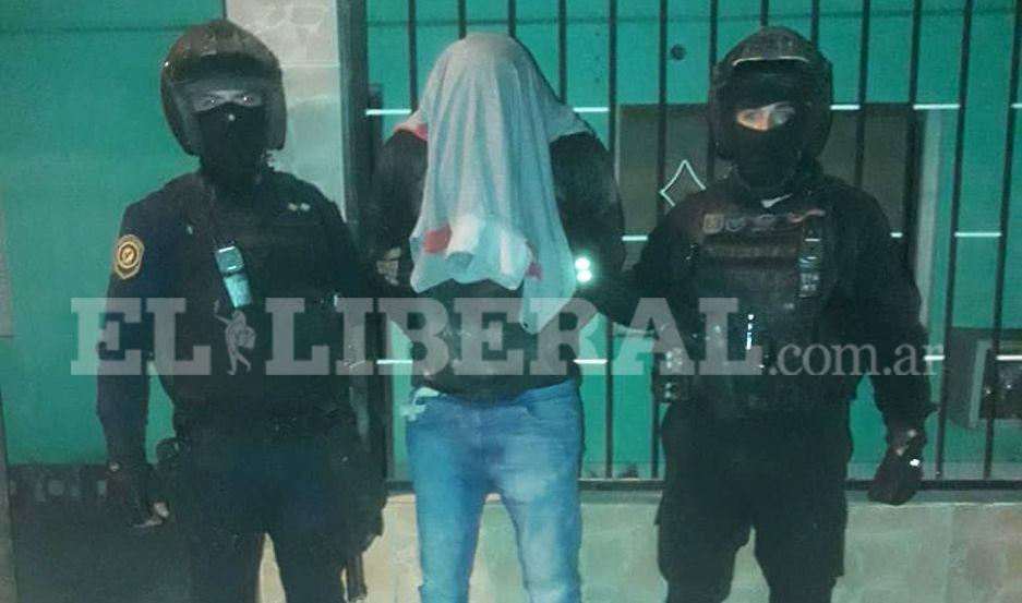 Atrapan a delincuente y recuperan dinero que habiacutea robado en un asalto