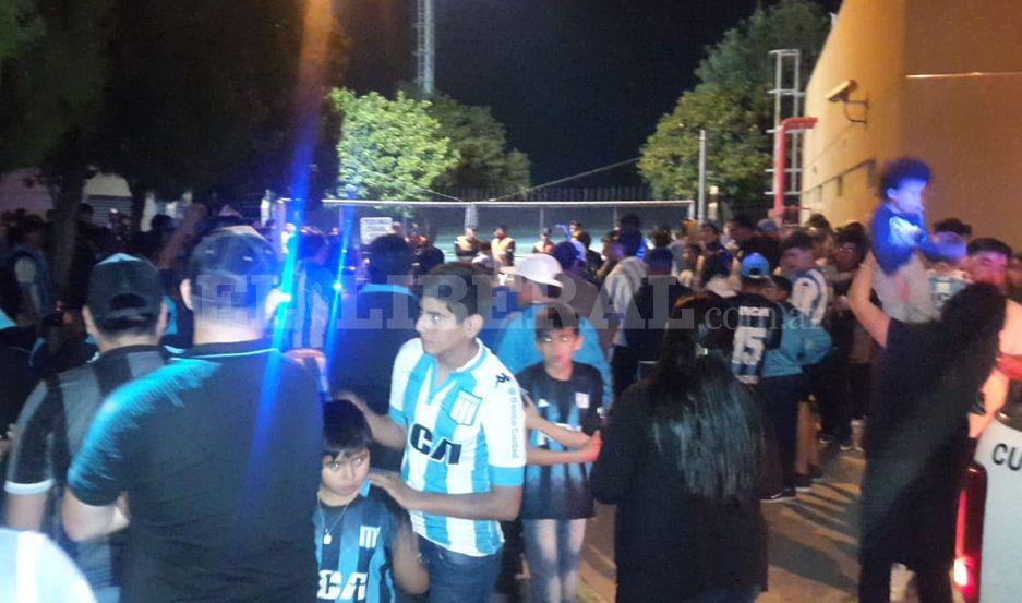 VIDEO  El plantel de Racing ya estaacute en Santiago para enfrentar al Ferro