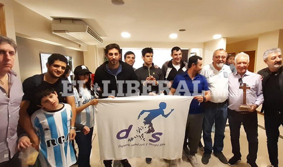 El emotivo encuentro entre la delegación de niños de Santiago del Estero y las autoridades de Racing se produjo en el hotel Carlos V