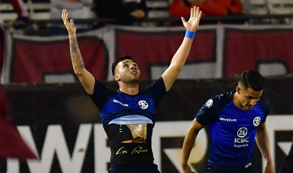 Talleres vencioacute a un deslucido River en el estadio Monumental