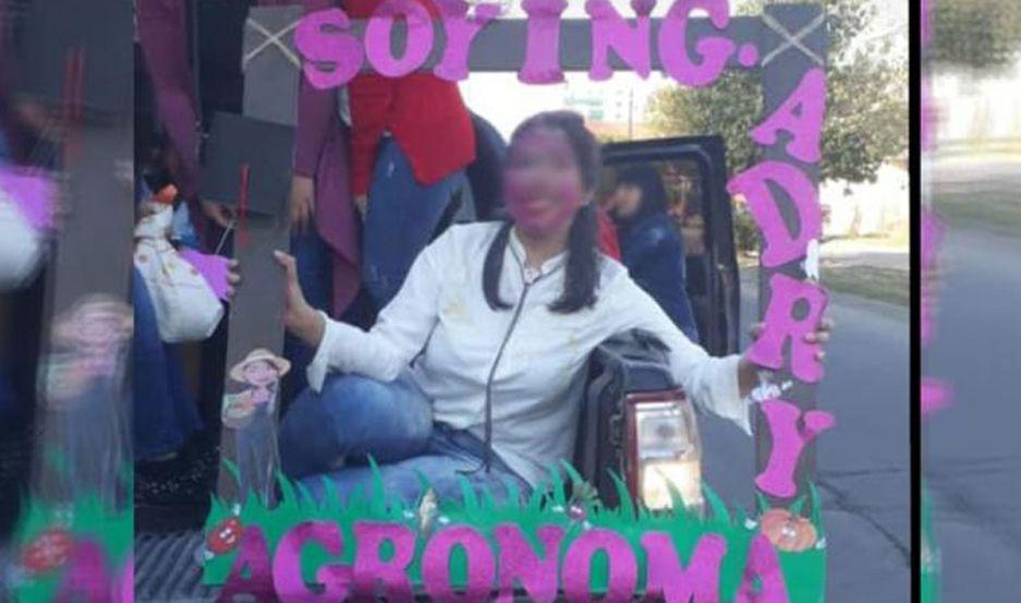 Festejoacute por haberse recibido de ingeniera pero la Unse desmintioacute el tiacutetulo