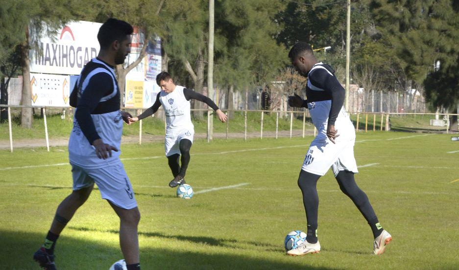 El plantel vuelve a trabajar hoy por la mantildeana y el jueves viajaraacute a Buenos Aires