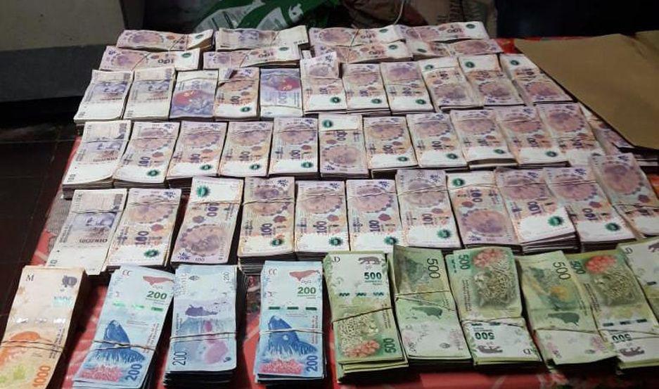 Incautan a cordobeses valija con 1606200 en un operativo rutinario en la ruta 157