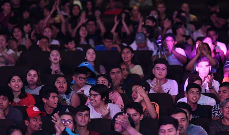 Joacutevenes disfrutan de la 2ordf jornada de la Maratoacuten Cultural Estudiantil