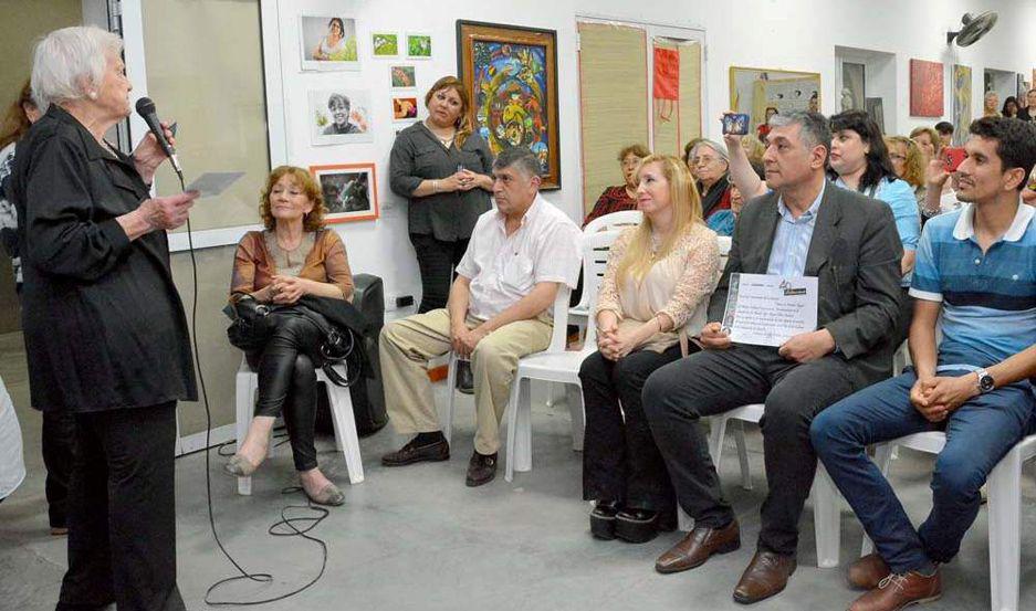 El Atelier Cultural celebroacute el Diacutea de la Cultura Bandentildea con un encuentro artiacutestico y homenajes