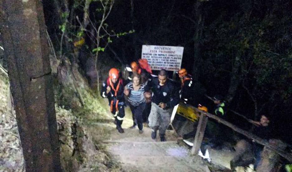VIDEO  El rescate de dos turistas de 62 y 67 antildeos extraviadas en el cerro San Javier