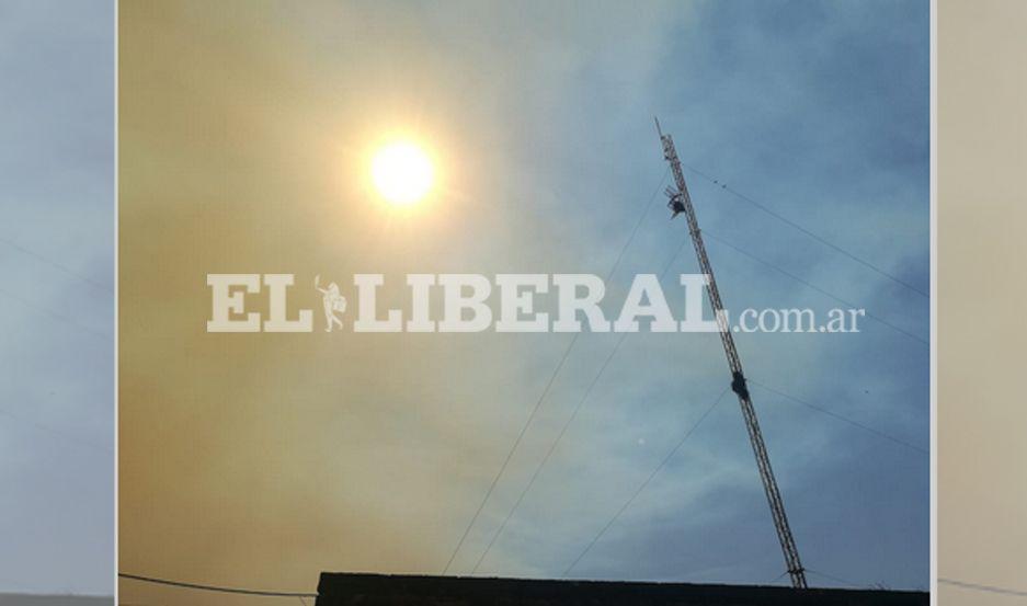 La localidad de Roversi se vio afectada esta tarde por una cortina de humo que cubrió el cielo 