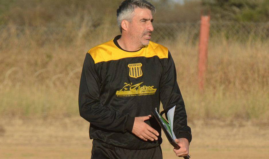 Gabriel Goacutemez no da pistas del equipo titular