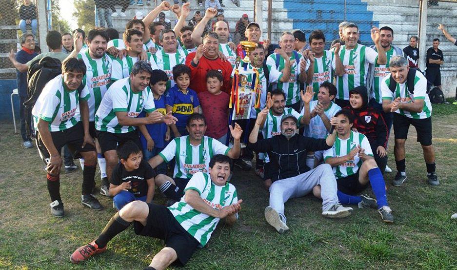 Panificadora La Deseada campeoacuten del Amateur de Friacuteas