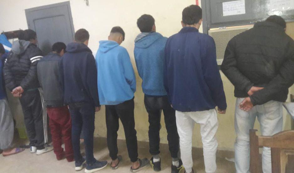 Siete presos tras feroz batalla campal entre dos bandos a trompadas cintazos y patadas