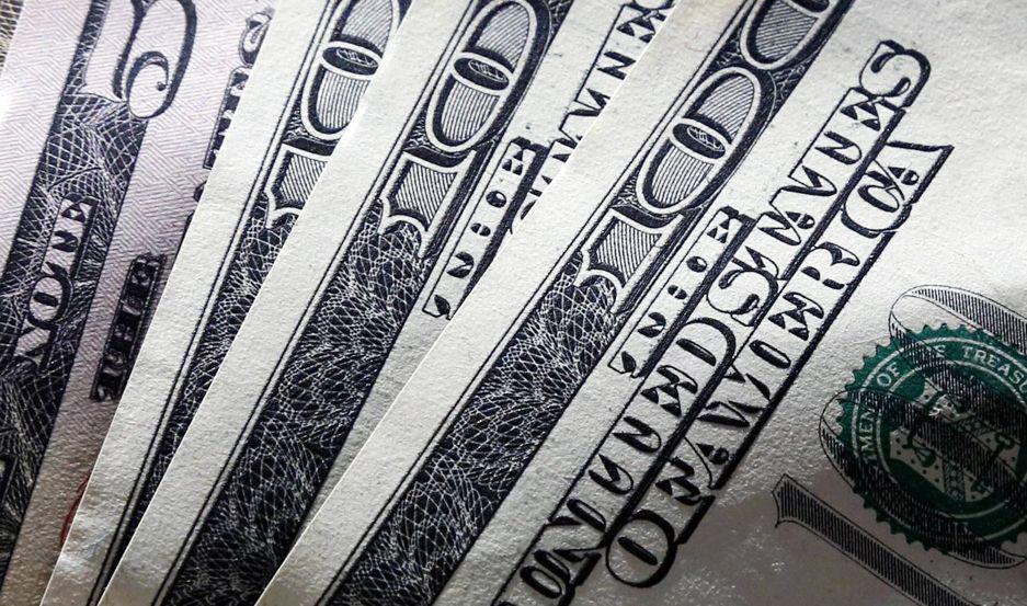 El doacutelar baja en la apertura de la semana con los nuevos controles