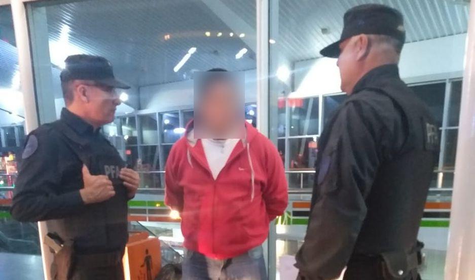 Teniacutea pedido de captura por abuso sexual y fue detenido en la terminal