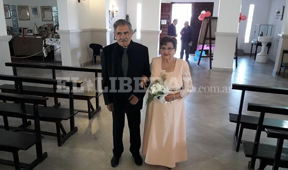 iexclNunca es tarde Tienen 85 y 87 antildeos y cumplieron el suentildeo de casarse por iglesia