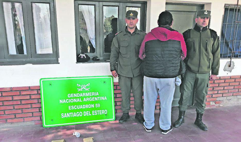 Gendarmeriacutea desbaratoacute el enviacuteo de 3 kilos de droga en la terminal de oacutemnibus