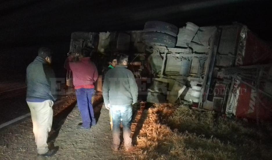 El vuelco provocó la muerte instantnea de uno de los cinco ocupantes