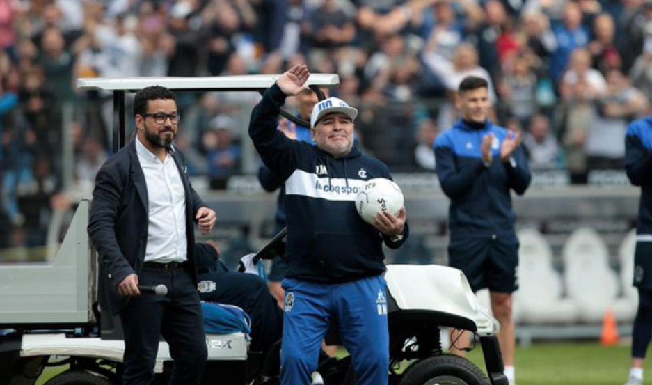 La presentacioacuten de Maradona en Gimnasia fue toda una fiesta