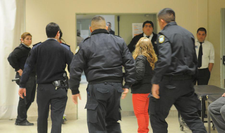 Adolescente con coaacutegulo en la cabeza  tras asalto y despojo de zapatillas y reloj