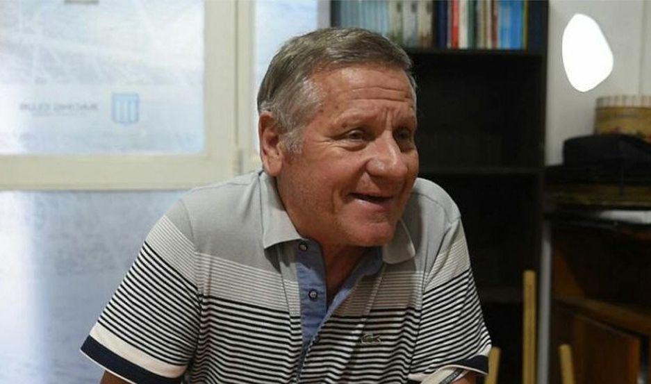 El fuacutetbol llora la partida de Squeo