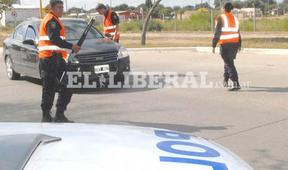 El asalto al empleado de la estación de servicios generó un cierre de rutas en busca de los ladrones a cargo de las autoridades de la Policía de Fernndez