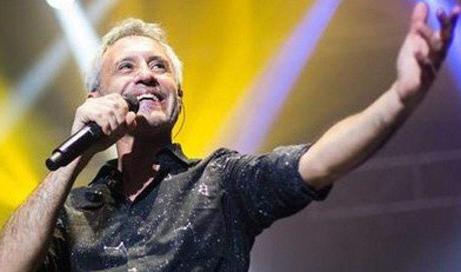 Sergio Dalma celebra 30 antildeos de carrera con un disco de sus eacutexitos