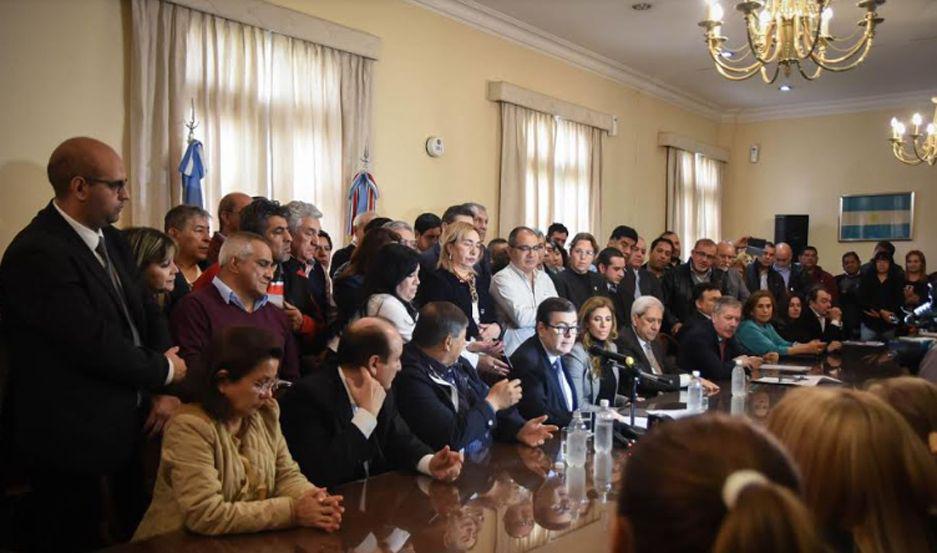 Zamora- Es importante abrirse al mundo pero no para pedir plata en doacutelares