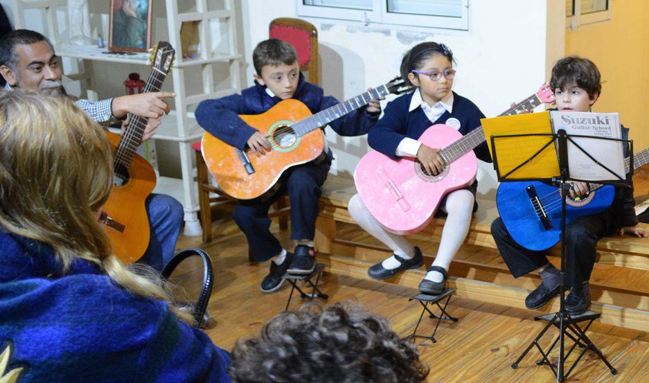 Este saacutebado alumnos y profesores realizaraacuten audicioacuten de violiacuten y guitarra