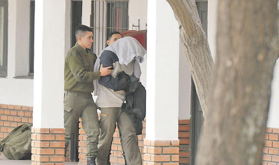 Duentildeos los saltentildeos y vendedores los bolivianos