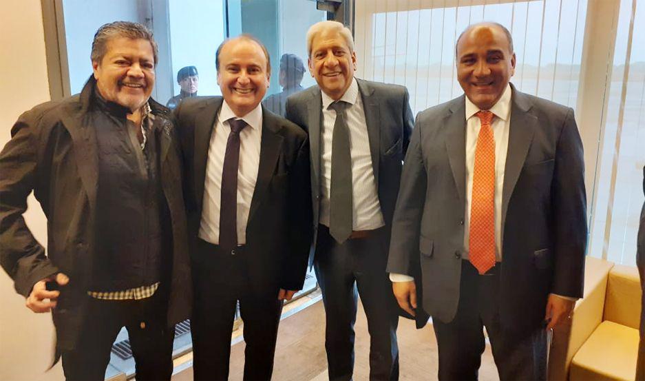 El candidato presidencial por el Frente de Todos recibió el saludo del vicegobernador de Santiago del Estero