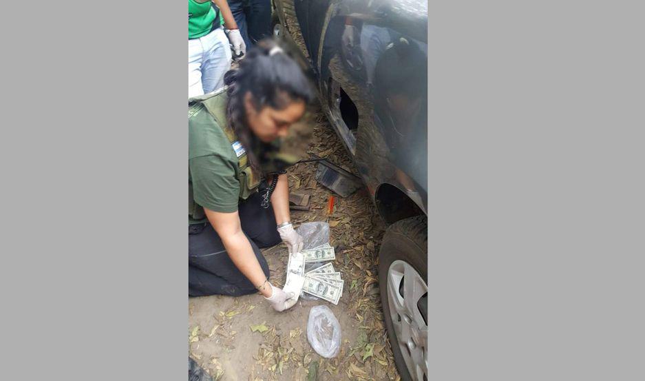 Viacutenculos con el mundo del fuacutetbol y autos de alta gama