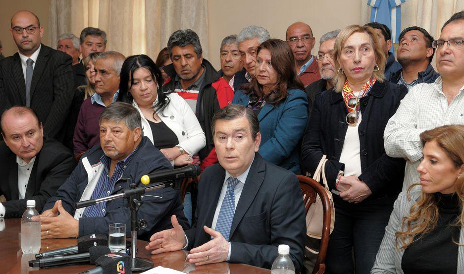 Cerca de una decena de municipios confirmaron que daraacuten el  anticipo y el bono de fin de antildeo