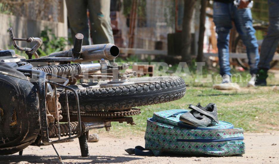 Quimiliacute- choque entre un camioacuten y una moto se cobroacute la vida de dos adolescentes