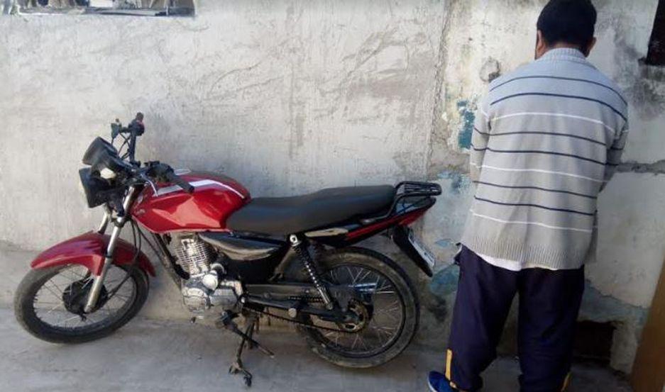Detienen a un peligroso arrebatador y secuestran la moto que utilizaba para robar
