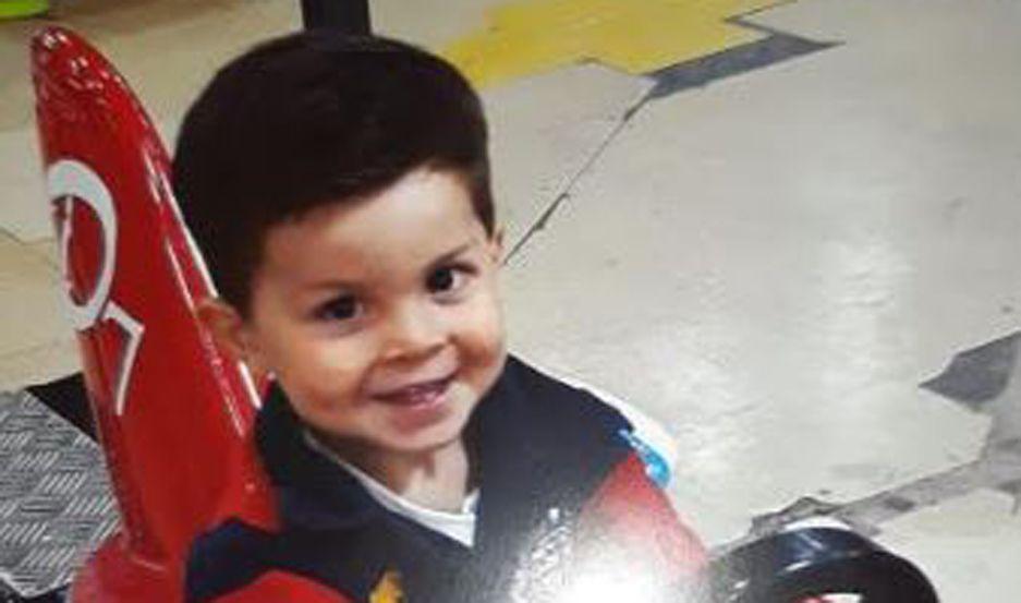 Buscan a un niño de dos años quien se encuentra junto a su madre
