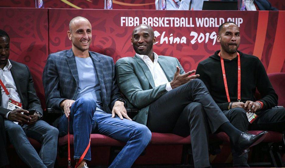 VIDEO Manu Ginoacutebili alienta a la seleccioacuten junto a Kobe Bryant
