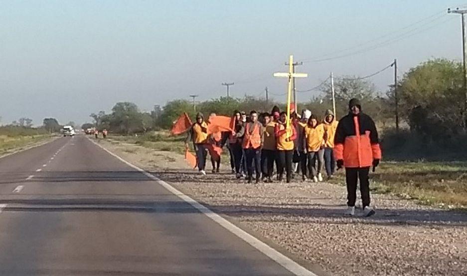 Con entusiasmo y cargados de peticiones peregrinos continuacutean con recorrido hacia Mailiacuten
