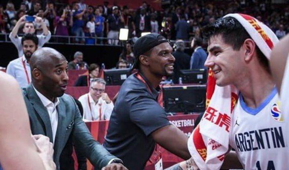 El saludo de Gaby Deck y Kobe Bryant
