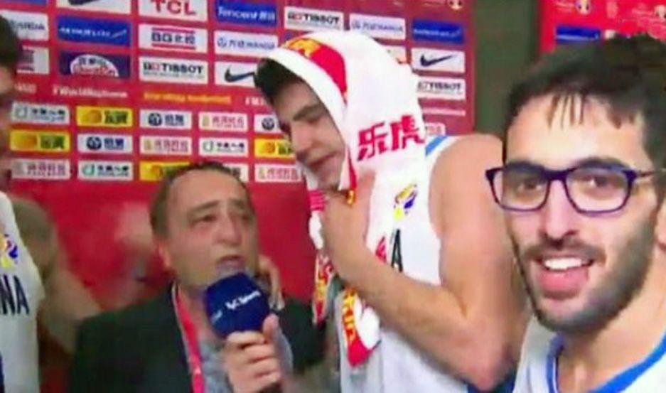 VIDEO Deck comandoacute el ataque a Joseacute Montesano lo entrevistoacute y cantoacute con todos