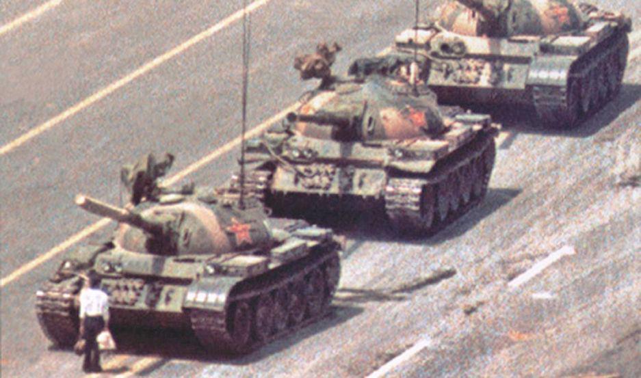 Murioacute Charlie Cole el autor de la emblemaacutetica foto en Tiananmen