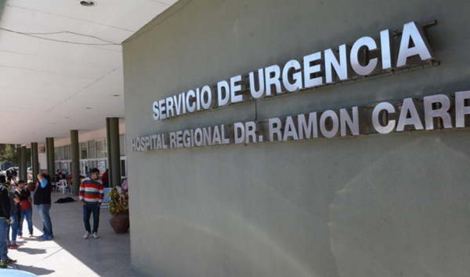 Descubrioacute que su esposo la engantildea con su excuntildeada