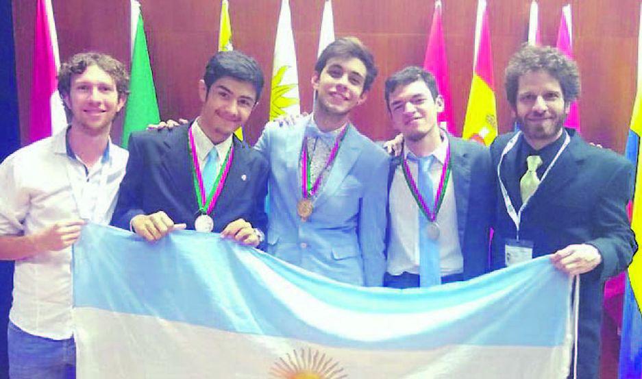 Joven santiaguentildeo medalla de plata en las Olimpiacuteadas Iberoamericanas de Quiacutemica