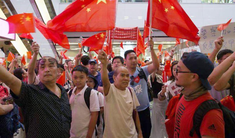 Hong Kong- prodemocraacuteticos contra quienes apoyan a Pekiacuten